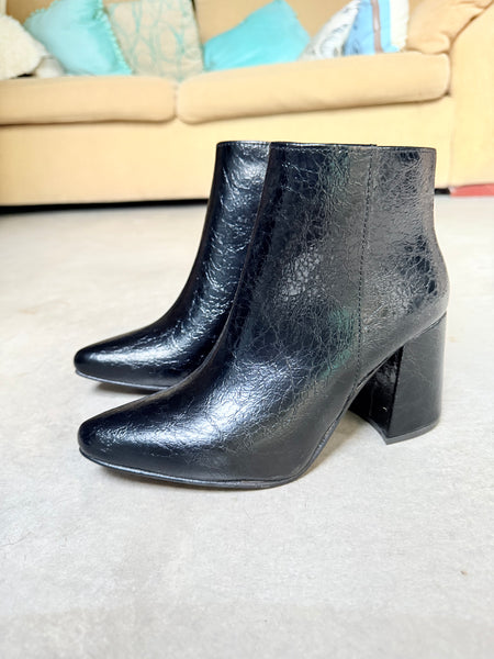 BOTINETA HOLLY con TACO CUADRADO y CIERRE- LINEA LUXURY