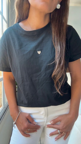 REMERA CORAZÃ“N MANGA CORTA DE ALGODÃ“N LISA NEGRO Cuello Redondo