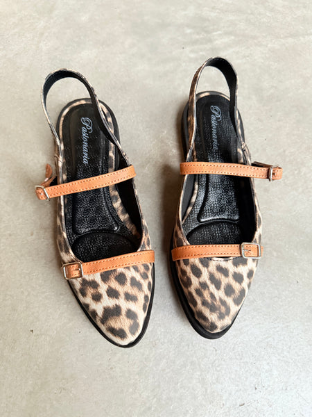 ZUECOS TRINIDAD A. PRINT LEOPARDO con 2 TIRAS PARALELAS SUELA HEBILLAS - LINEA LUXURY