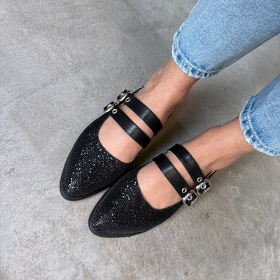 ZUECOS NEMESIA GLOW GLITTER NEGRO con 2 TIRAS OJALILLOS Y HEBILLAS y TALON PASADOR