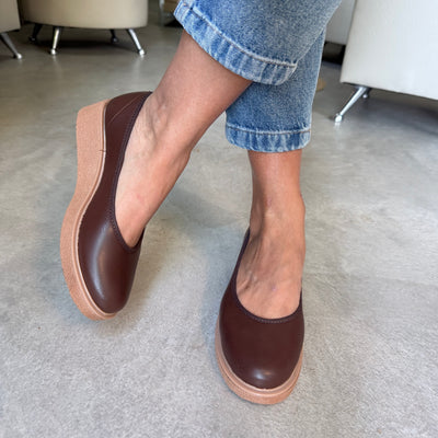 AGNES - ZAPATOS TACO CHINO en CHOCOLATE PU