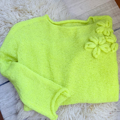 SWEATER VAYEL AMARILLO TEJIDO EN LANA MOHAIR con FLORES