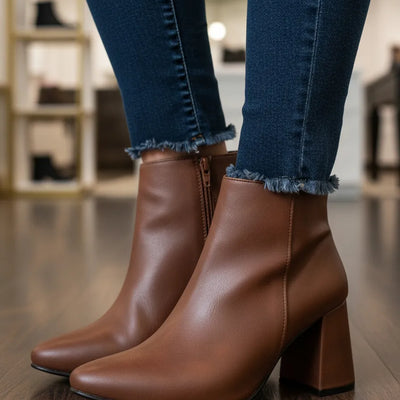 BOTINETA HOLLY con TACO CUADRADO y CIERRE- LINEA LUXURY