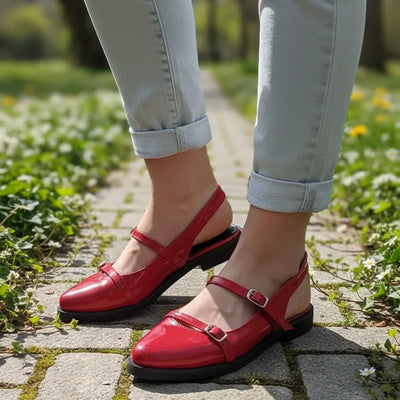 ZUECOS TRINIDAD CHAROL ROJO con 2 TIRAS CHAROL ROJO PARALELAS HEBILLAS - LINEA LUXURY