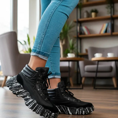 ZAPATILLAS BOTITAS KIMY NEGRA con TELA IMPERMEABLE CORDONES ALPINOS