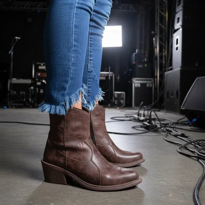 BOTAS TEXANAS MYRA CHOCOLATE DESGASTADO BORDADA PUNTA FINA CIERRE LATERAL