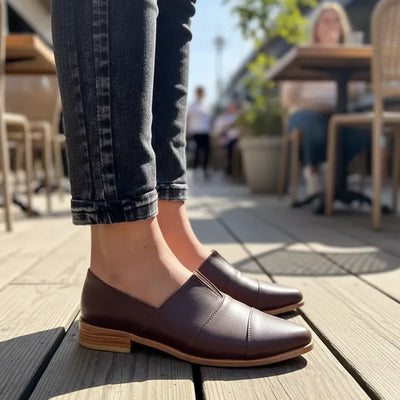 CHATITAS CHINITA CHOCOLATE Uniforme ESCOTE V PUNTA FINA