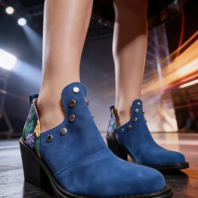 CHARRITOS ARYA GAMUZADO AZUL SINTÉTICO con TACHAS y TALÓN ESTAMPADO LOTO