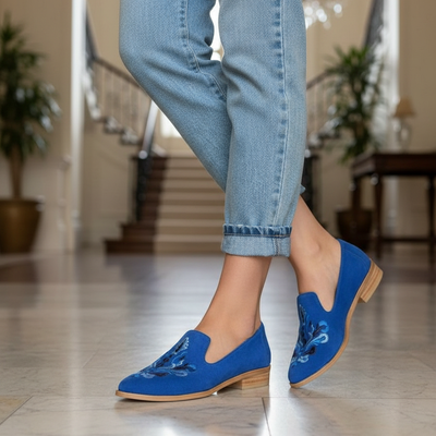 ZAPATOS MOCASINES BAJOS PATI AZUL FRANCIA GAMUZA BORDADA