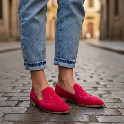 ZAPATOS MOCASINES BAJOS PATI ROJO GAMUZA BORDADA