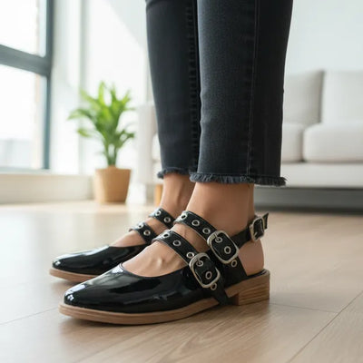 ZUECOS NEMESIA CHAROL NEGRO con 2 TIRAS OJALILLOS Y HEBILLAS y TALON PASADOR