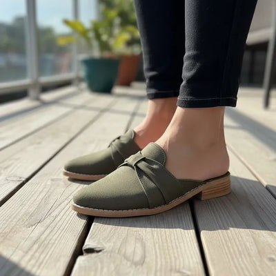 ZUECOS SABRINA VERDE OLIVO MOÑO Tipo SLIPPERS