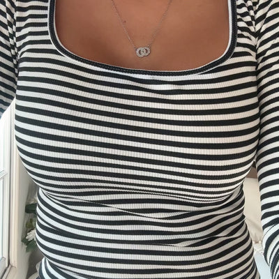 REMERA CAMISETA GROSELLA NEGRO MANGA LARGA DE ALGODÓN RAYADA Cuello Redondo