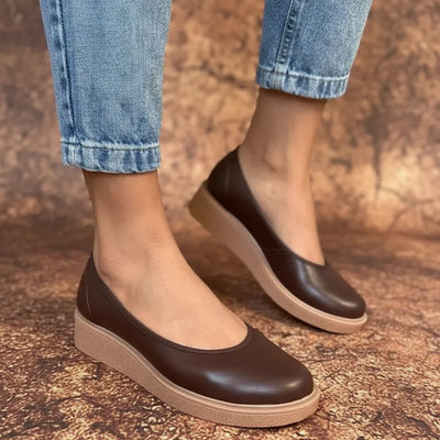 AGNES - ZAPATOS TACO CHINO en CHOCOLATE PU