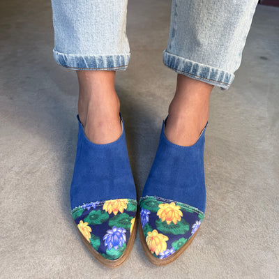 CHATITAS ANITA AZUL PUNTA FINA PUNTERA FLOR LOTO AZUL (GAMUZA)