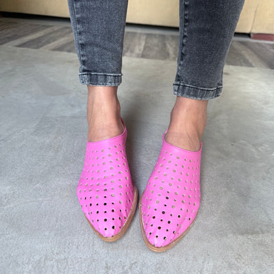 CHATITAS ALADINO FUCSIA PUNTA FINA CALADAS SIMIL CUERO