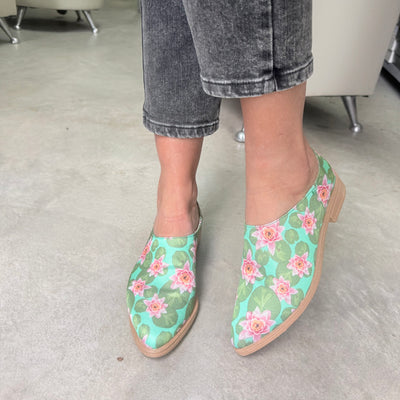 CHATITAS GILLY ESTAMPADO FLORES IRUPE FONDO VERDE PUNTA FINA