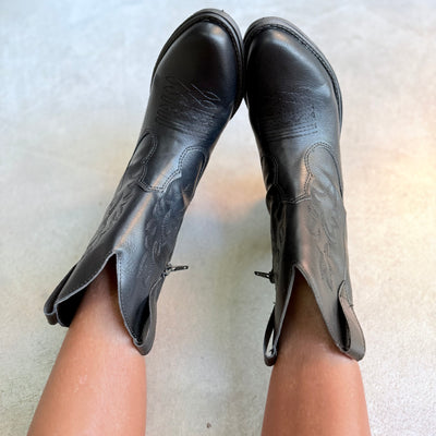 BOTAS TEXANAS NEGRAS MEDIA CAÑA BORDADA PUNTA FINA Mod.TULLY
