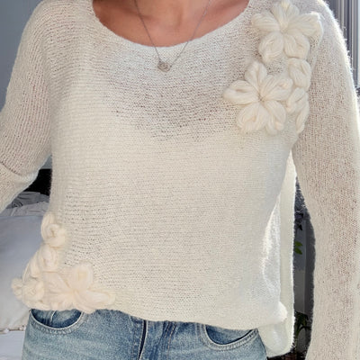 SWEATER VAYEL NATURAL TEJIDO EN LANA MOHAIR con FLORES