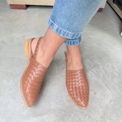 ZUECOS EMA SUELA TRAMADO Tipo SLIPPERS con PULSERA