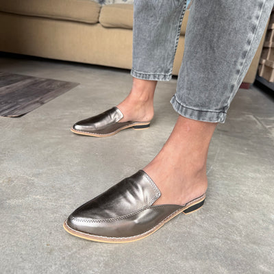 ZUECOS ANTONIETA SIMIL CUERO Tipo SLIPPERS PELTRE