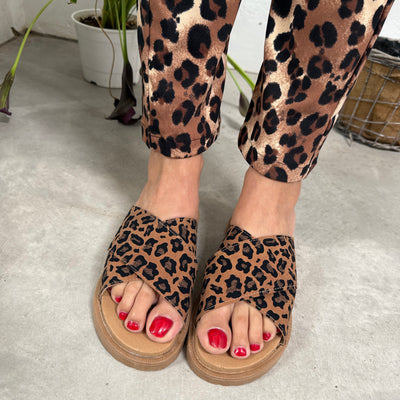 SANDALIAS INDIANA con FAJA CRUZADA ANIMAL PRINT