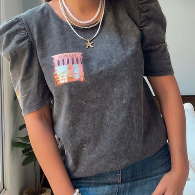 REMERA GUARANÁ MANGA PRINCESA FLORERÍA NEVADA CUELLO REDONDO (Ed. limitada MANANTIALES 111)