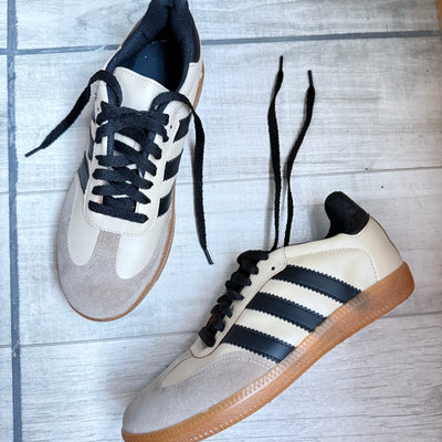 ZAPATILLAS PAMPA ACORDONADA PU TERRA TIRAS NEGRAS