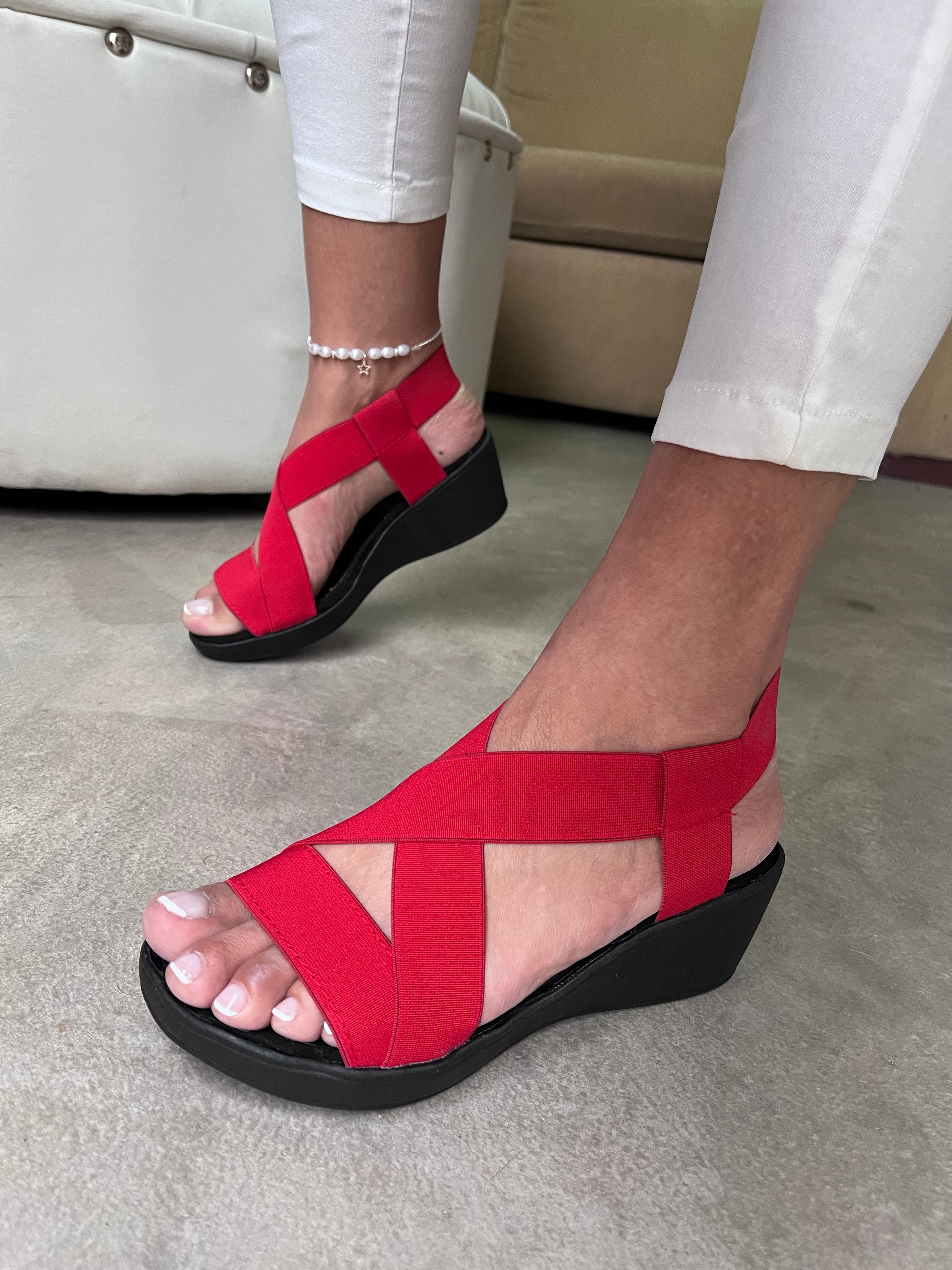 SANDALIA KANY CON ELÁSTICO EN TIRAS CRUZADAS Pasionaria