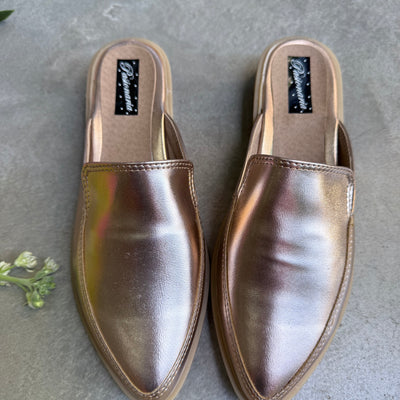 ZUECOS ANTONIETA BRONCE SIMIL CUERO Tipo SLIPPERS