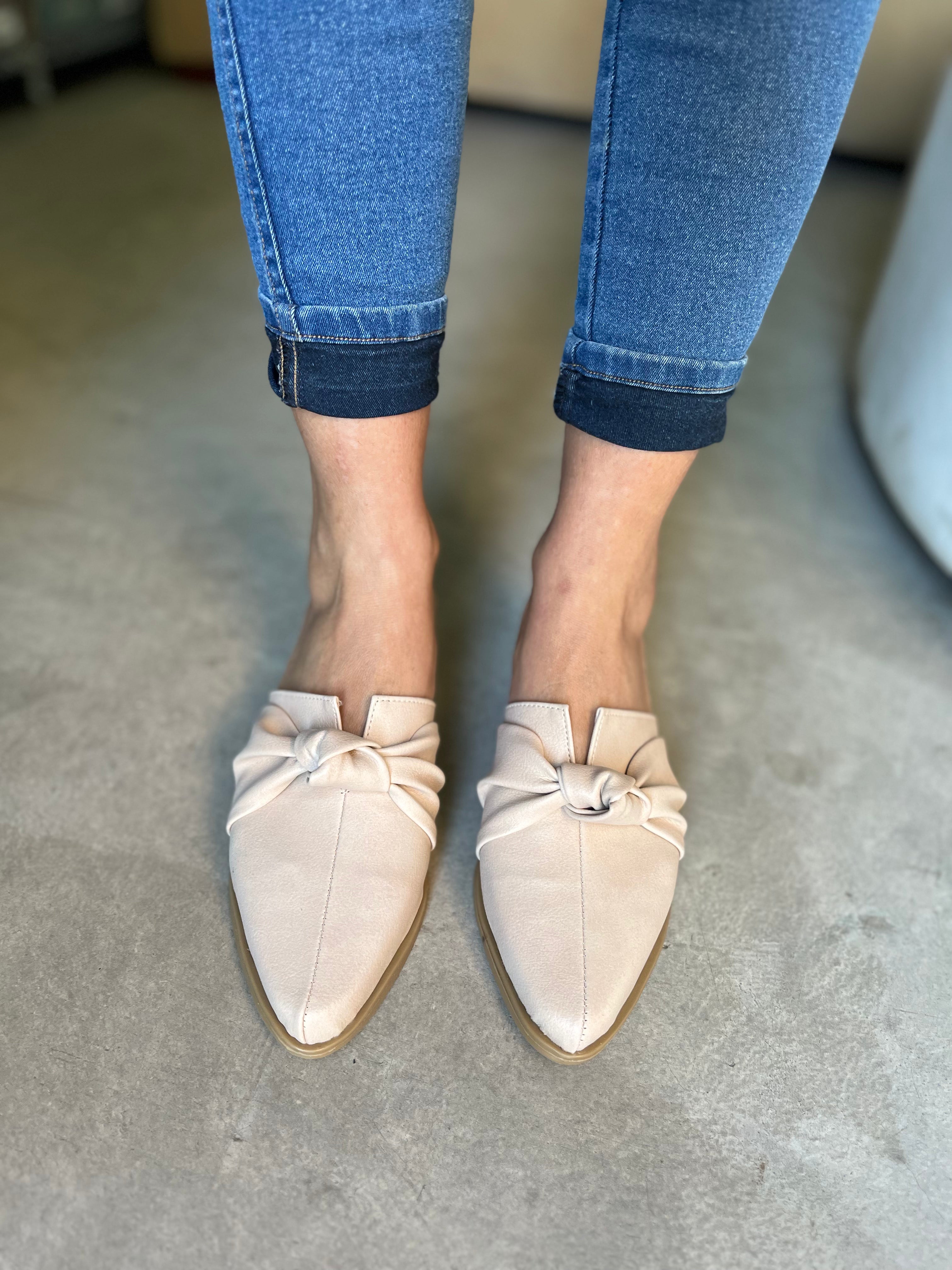 Zuecos beige discount