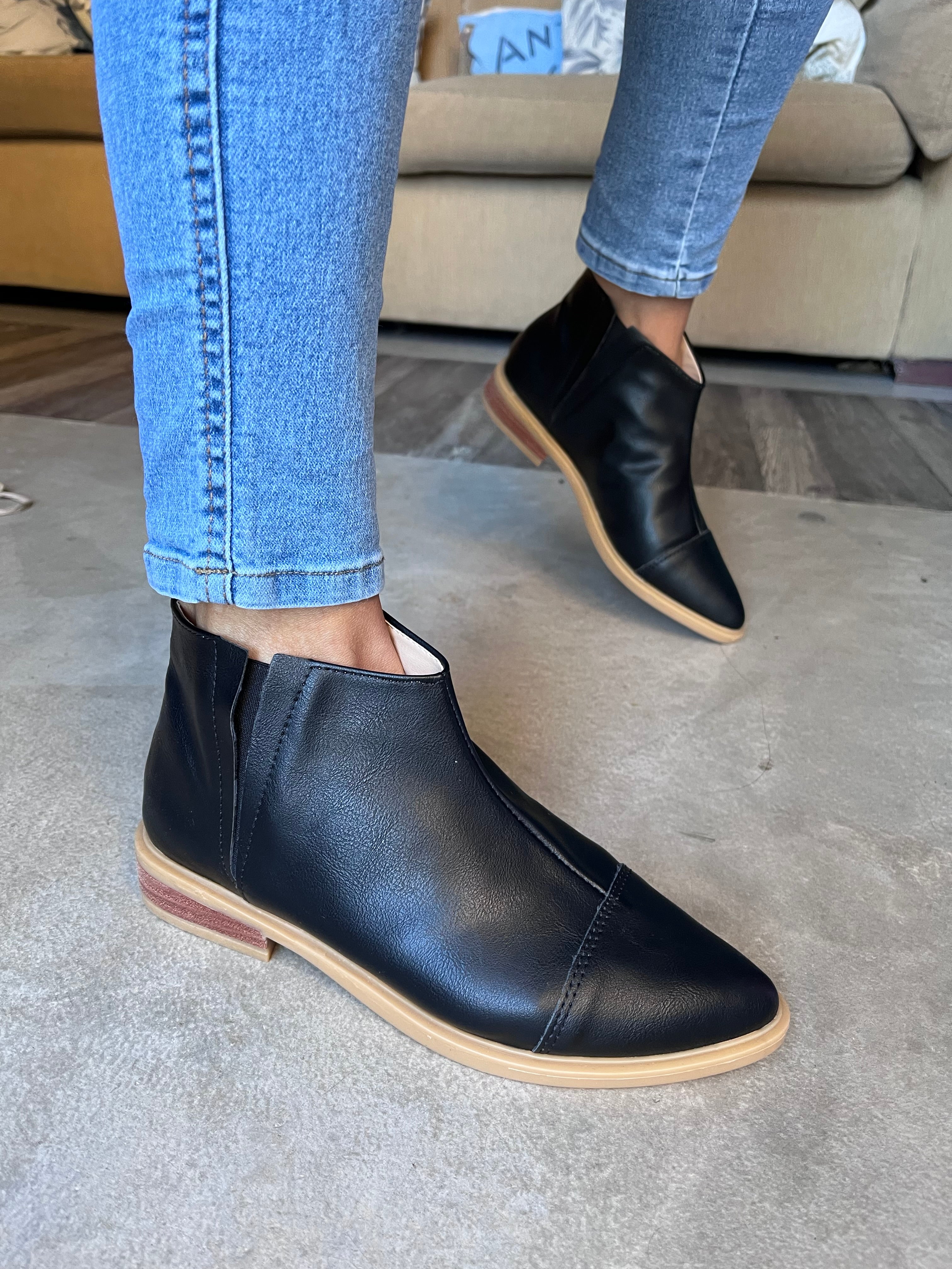 BOTITAS CORTA MAKA PUNTA FINA COMBINADA con ELÉSTICOS LATERALES