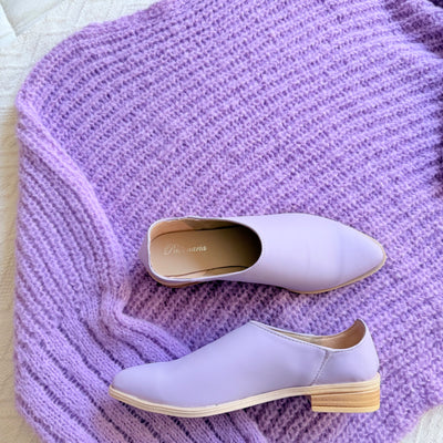OUTFITS SWEATER CITRAL LILA TEJIDO EN LANA MOHAIR más CHATITAS GILLY LILA LISO PUNTA FINA