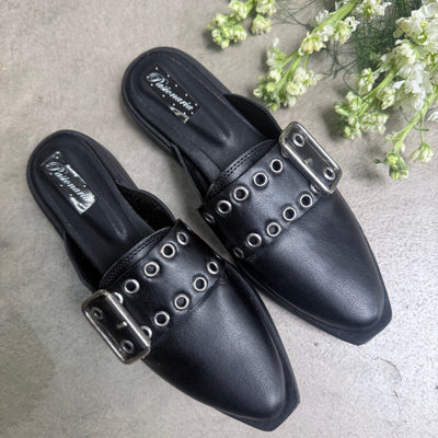ZUECOS Mod. KAIA SIMIL CUERO Tipo SLIPPERS ROCK con DETALLE en CINTO (Negro)