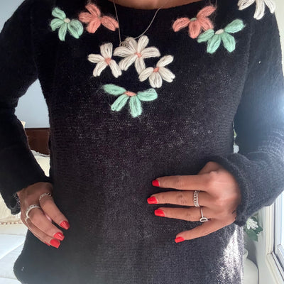 SWEATER COATI TEJIDO NEGRO EN LANA MOHAIR con FLORES
