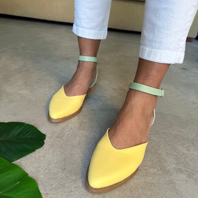 CHATITAS GUILLERMINA NINITA PUNTA FINA COMBINADO AMARILLO CORTE CORAZÓN TALON Y PULSERA VERDE (Ed. LIMITADA)