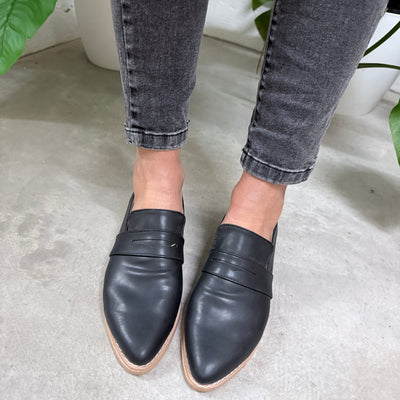 IMPERFECTAMENTE BELLOS ZAPATOS MOCASINES CHATITAS IORIS NEGRO