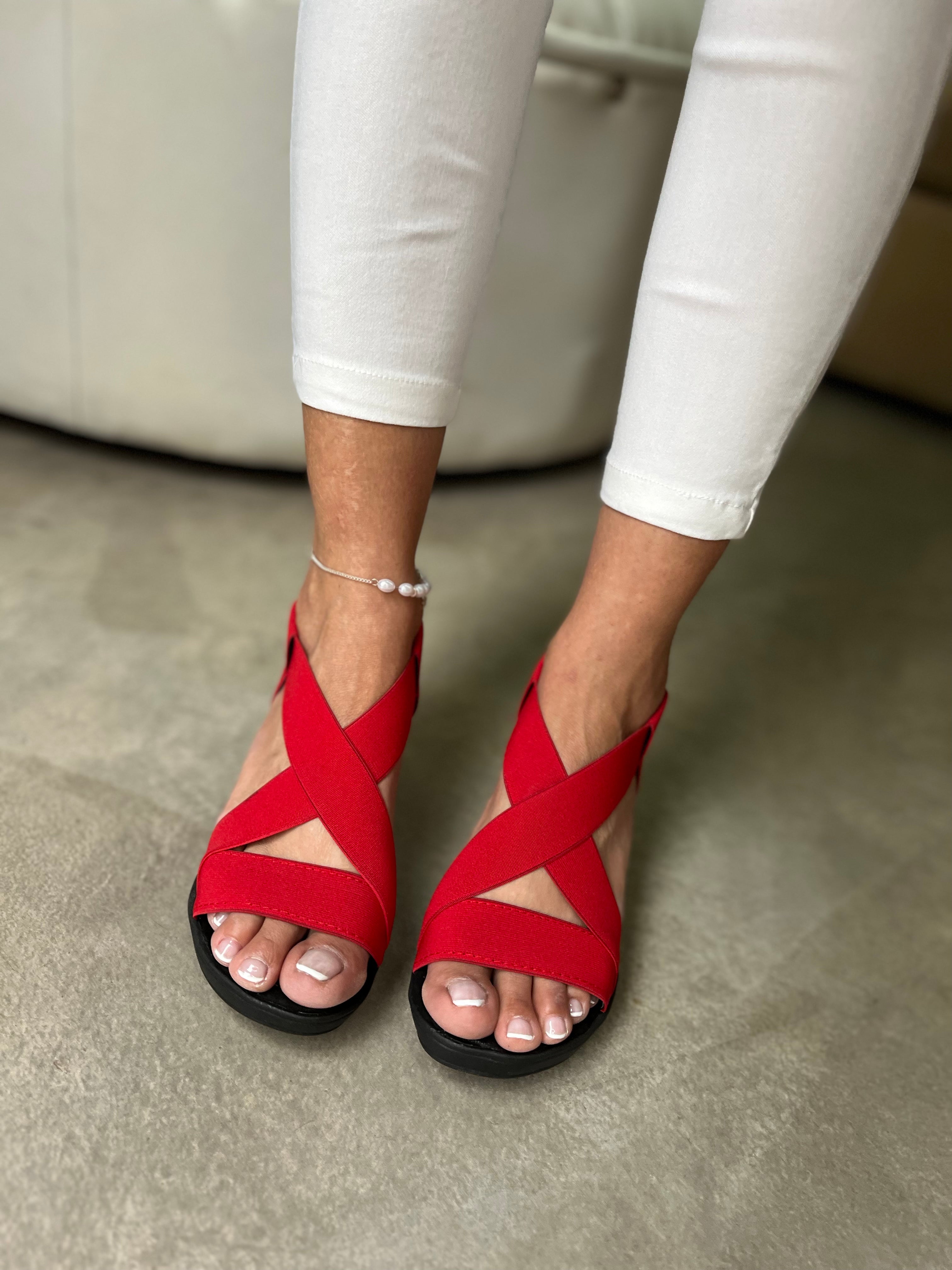 SANDALIA KANY CON ELÁSTICO EN TIRAS CRUZADAS - Main Image