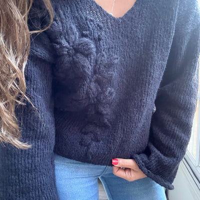 SWEATER JASY NEGRO TEJIDO EN LANA MOHAIR con FLORES