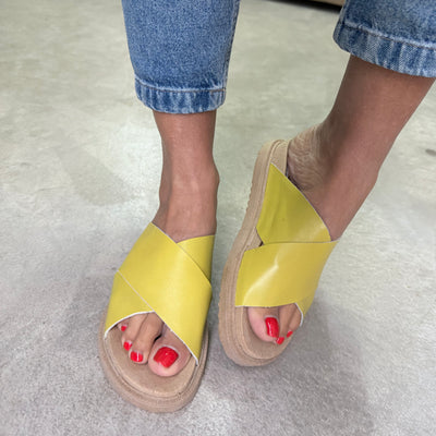 SANDALIAS INDALA FAJA CRUZADA (MOSTAZA)