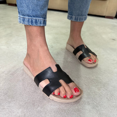 SANDALIAS FAJA HERMES CAPELLADA CUERO (NEGRO)