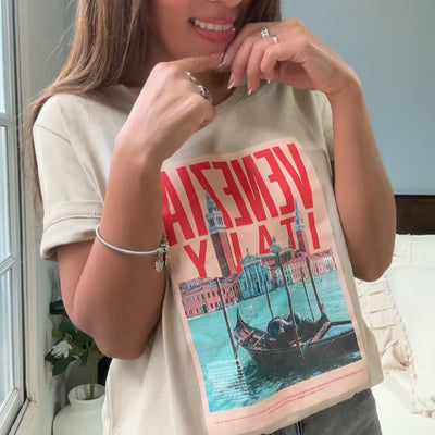 REMERA VENEZIA BEIGE MANGA CORTA DE ALGODÓN ESTAMPADA Cuello Redondo