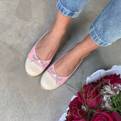 CHATITAS BALLERINA OFELIA ROSA PU PUNTA REDONDA CHAROL BEIGE Detalle CORDÓN