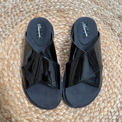 SANDALIAS INDIANA con FAJA CRUZADA CHAROL NEGRO