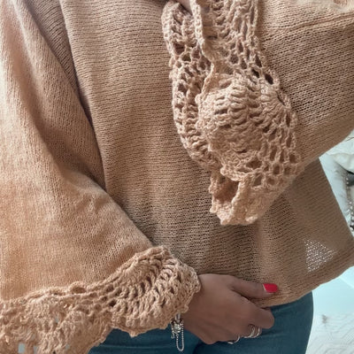 SWEATER MONARCA BEIGE TEJIDO EN LANA MOHAIR con MANGAS CROCHET