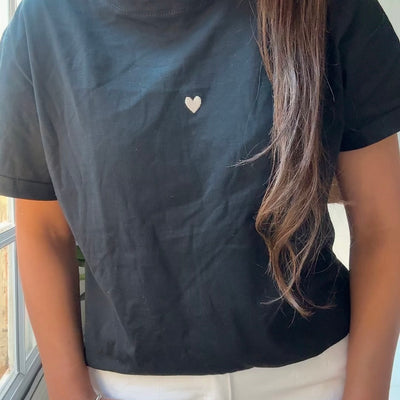 REMERA CORAZÓN MANGA CORTA DE ALGODÓN LISA NEGRO Cuello Redondo
