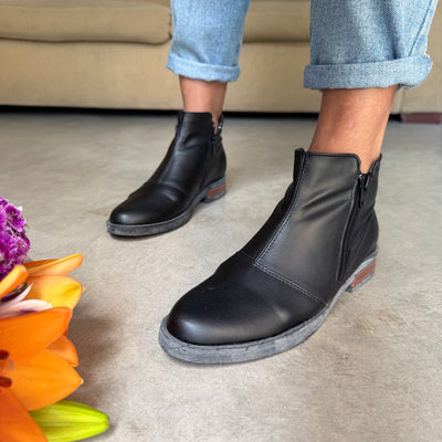 BOTINETA DANILA CIERRES CUERO ECOLÓGICO NEGRO