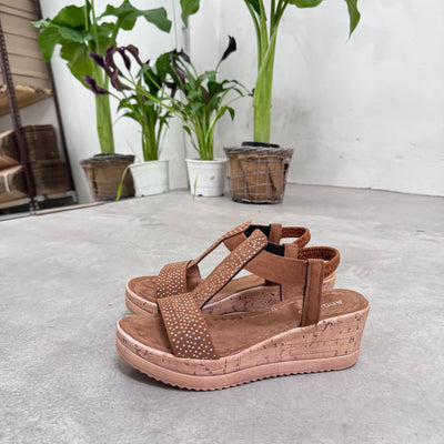 SANDALIA JENNY PLATAFORMA con mini TACHAS y TALON ELASTICO