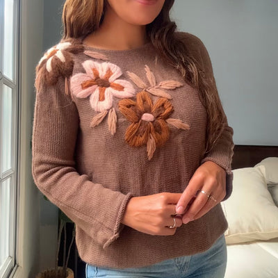 SWEATER UVILLA CHOCOLATE TEJIDO EN LANA MOHAIR con FLORES CHOCO, ROSA, SUELA BORDADAS A MANO
