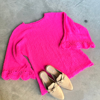 OUTFITS SWEATER MONARCA FUCSIA TEJIDO EN LANA MOHAIR con MANGAS CROCHET más ZUECOS SABRINA BEIGE MOÑO Tipo SLIPPERS